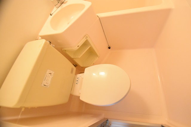 トイレ　浴室内にトイレあり