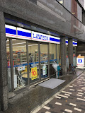 コンビニ　ローソン 築地六丁目店（コンビニ）まで71m