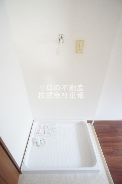 その他　洗濯機置き場は室内にあるので雨に濡れる心配はありません。