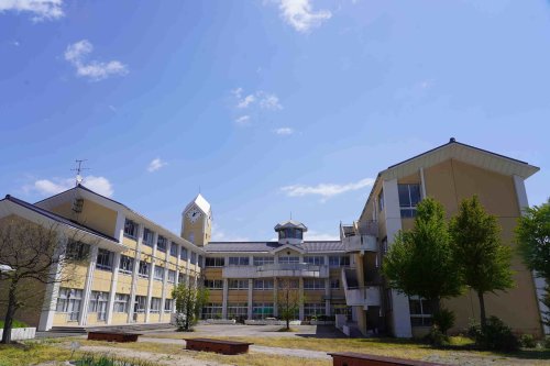 中学校　米原市立米原中学校（中学校）まで2073m