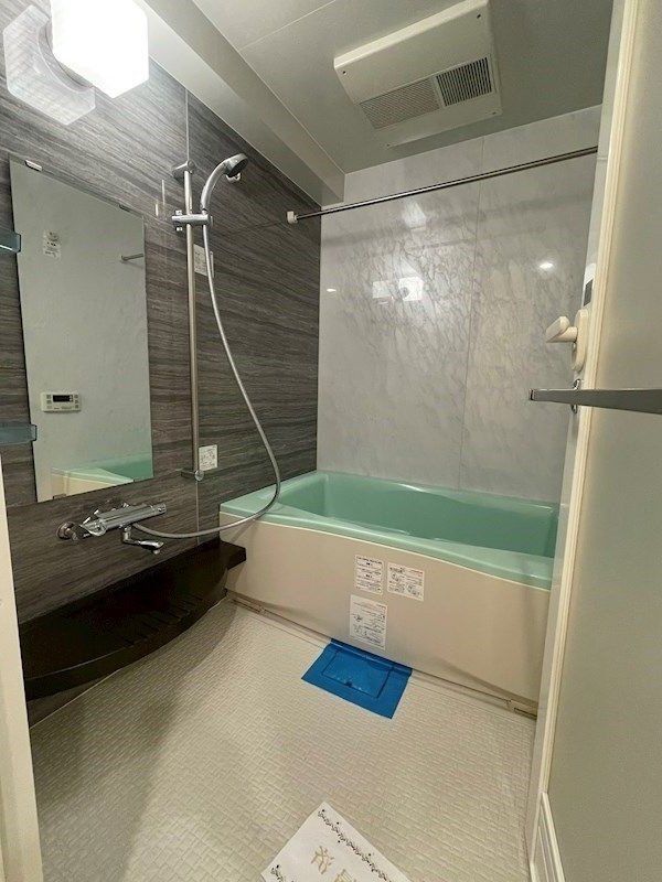 バス・シャワールーム　※同タイプの別のお部屋です。
