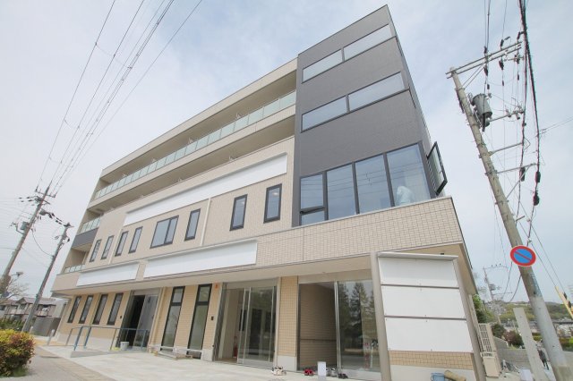 建物外観　落ち着いた雰囲気の外観です