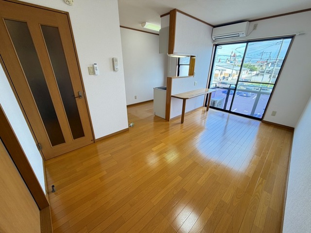 居室・リビング　※別部屋の参考写真となります。