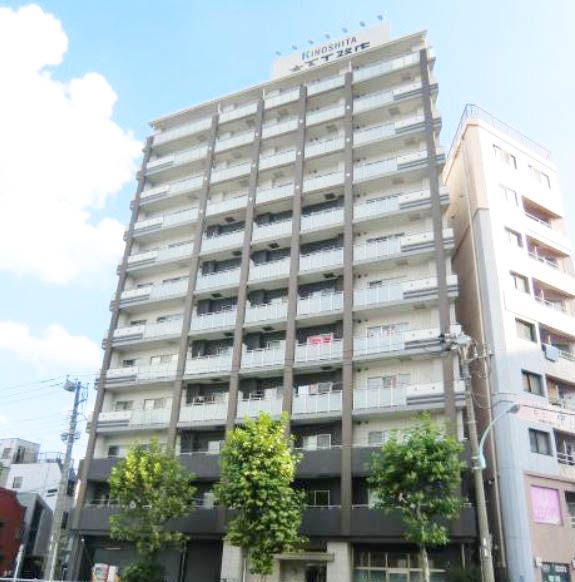 建物外観　★外壁タイル張り、重厚感のある外観★
