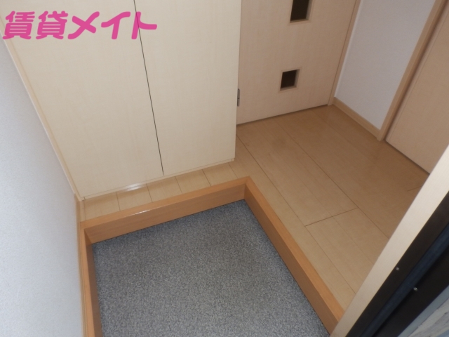 玄関　別部屋反転画像参考