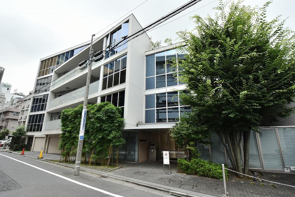 ドラックストア　スギ薬局六本木店（ドラッグストア）まで322m