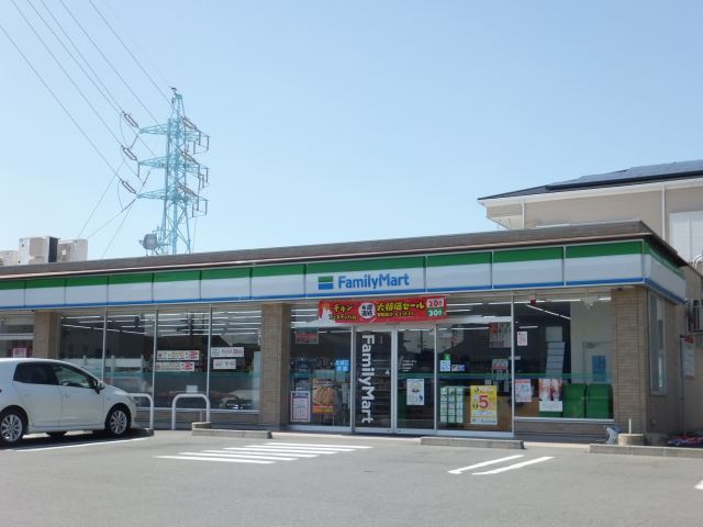 コンビニ　ファミリーマート（コンビニ）まで150m