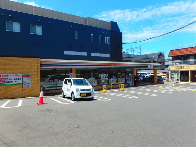 コンビニ　セブンイレブン（コンビニ）まで650m