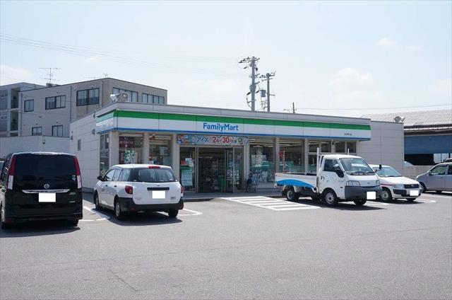 コンビニ　ファミリーマート（コンビニ）まで463m