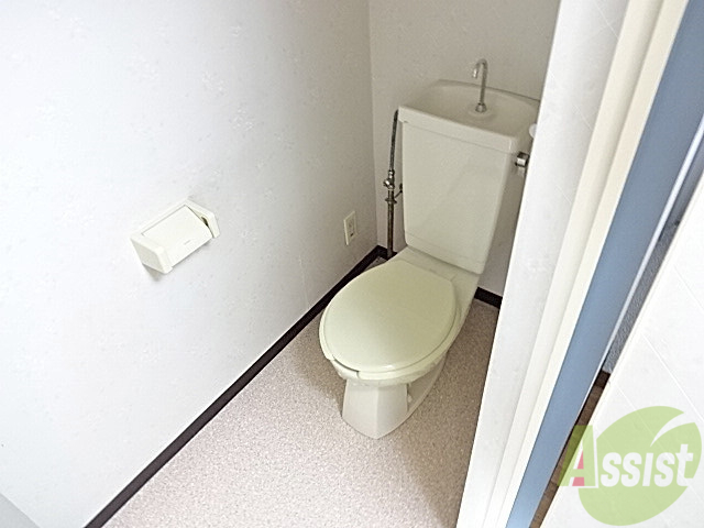 トイレ　シンプルなトイレですね。でもお掃除がしやすいですよ。