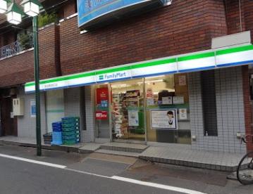コンビニ　ファミリーマート上目黒二丁目店（コンビニ）まで54m