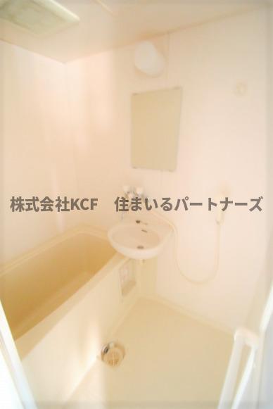 バス・シャワールーム　コンパクトで使いやすいお風呂です