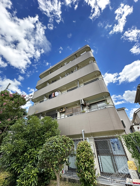 建物外観　南向きの明るい光が差し込むマンションです♪♪