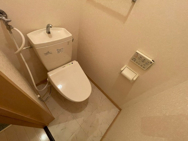 トイレ　トイレです。ウォシュレット付を探している方、おすすめです。