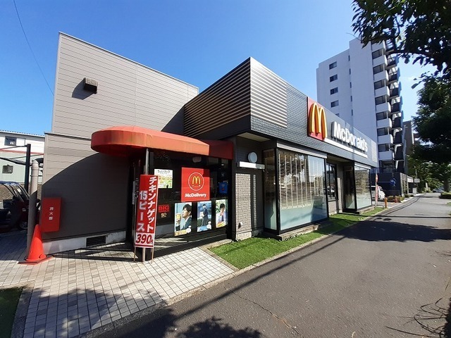 飲食店　マクドナルド（飲食店）まで550m