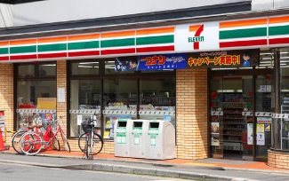 コンビニ　セブンイレブン（コンビニ）まで691m