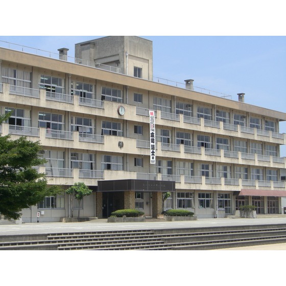 小学校　富山市立呉羽小学校（小学校）まで1223m