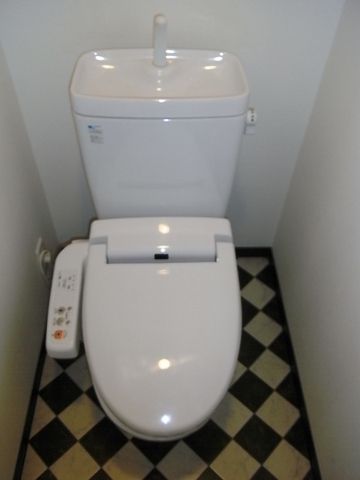 トイレ　温水洗浄機能付き暖房便座