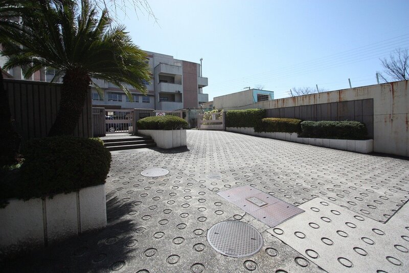 小学校　名古屋市立前山小学校（小学校）まで214m