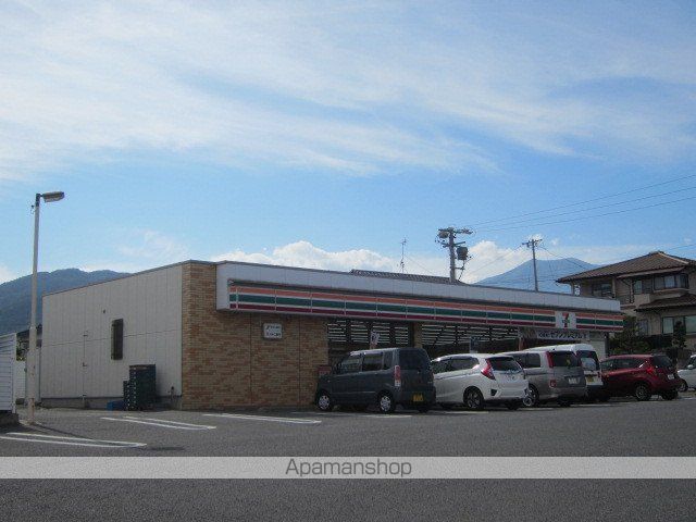 コンビニ　セブンイレブン（コンビニ）まで858m