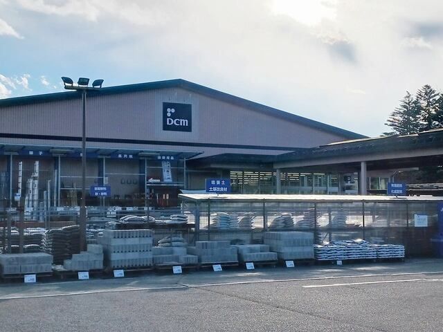 ホームセンター　ＤＣＭ軽井沢店（ホームセンター）まで900m