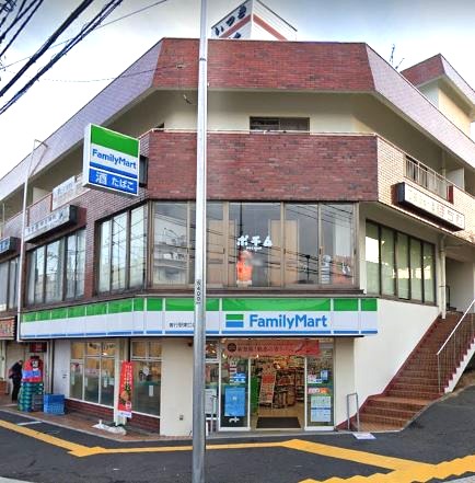 コンビニ　ファミリーマート（コンビニ）まで80m