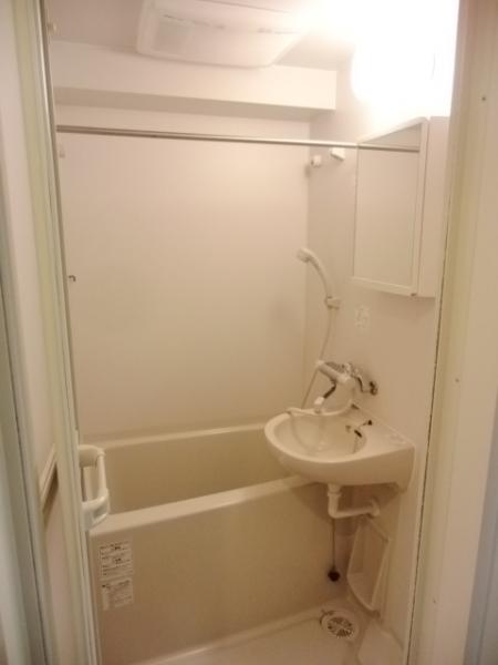 バス・シャワールーム　嬉しいバス・トイレ別！※写真は同物件他室です。
