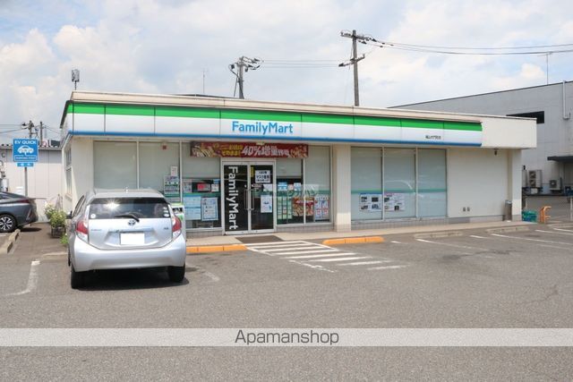 コンビニ　ファミリーマート（コンビニ）まで645m