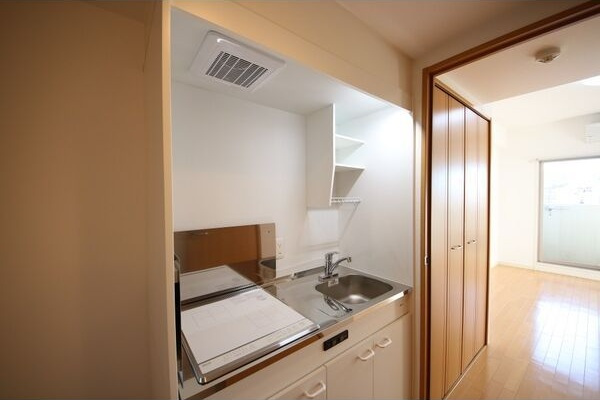 キッチン　※写真は同じマンションの違う部屋のものになります。