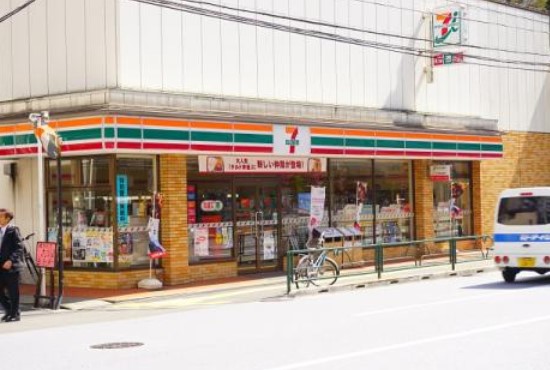 コンビニ　セブンイレブン文京千石1丁目店（コンビニ）まで361m