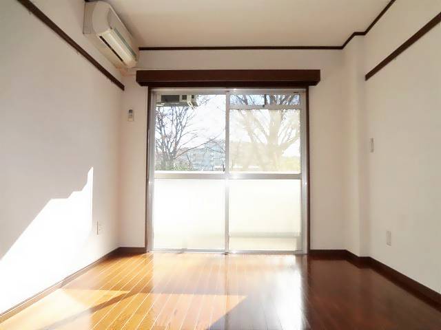 居室・リビング　日当たり良好なお部屋です
