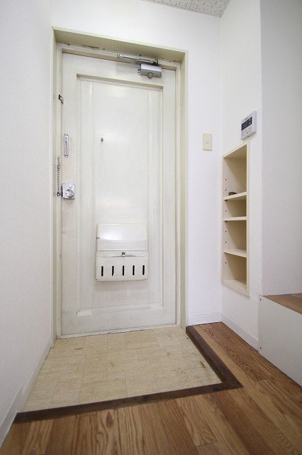 玄関　同物件別号室のものです。