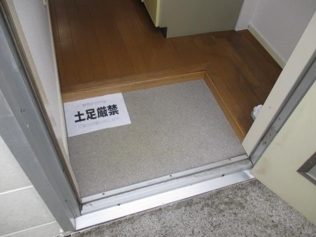 フラット程久保の玄関写真