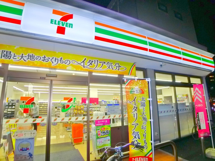 コンビニ　セブンイレブン（コンビニ）まで200m