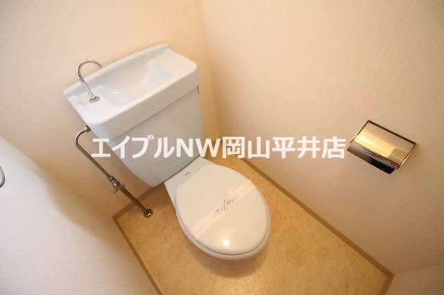 トイレ　同物件別部屋の写真です