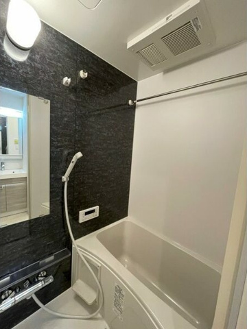 バス・シャワールーム　※写真は同じマンションの違う部屋のものになります。