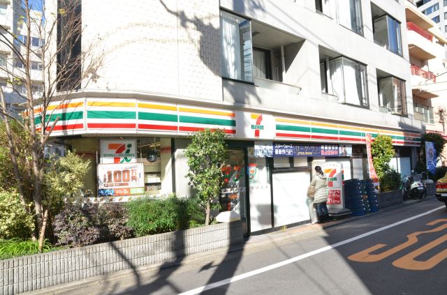 コンビニ　セブンイレブン（コンビニ）まで360m