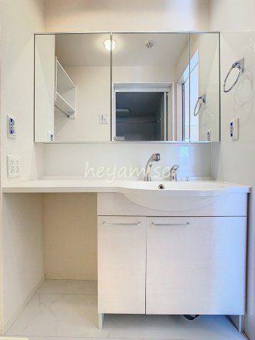 洗面設備　※写真は別号室です