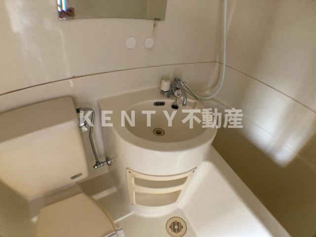 洗面設備　明るい洗面所です