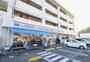 コンビニ　ローソン LTF栄飯島（コンビニ）まで613m