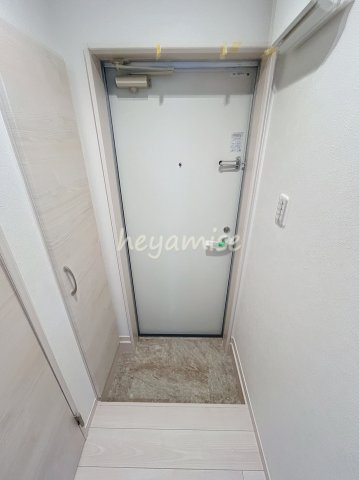 玄関　※同系型の写真になります。