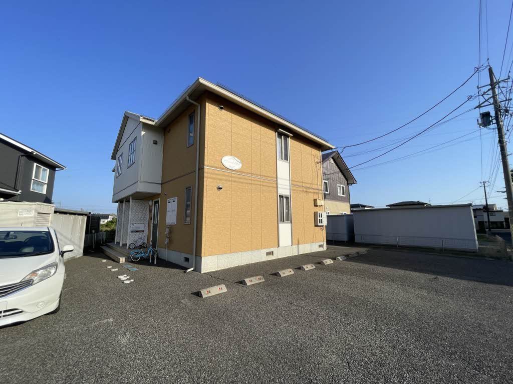 建物外観　駐車場