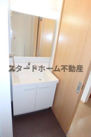 洗面設備　スペースが確保できる洗面所です
