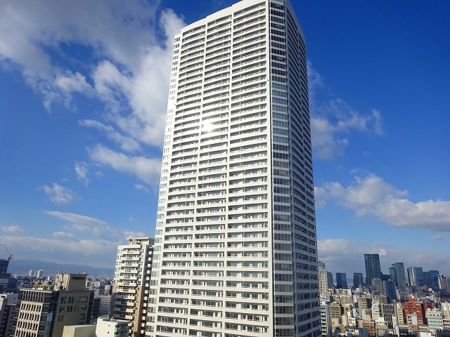 大阪ひびきの街ザ・サンクタスタワーの外観