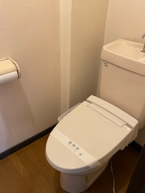トイレ　ウォシュレット付いてます。