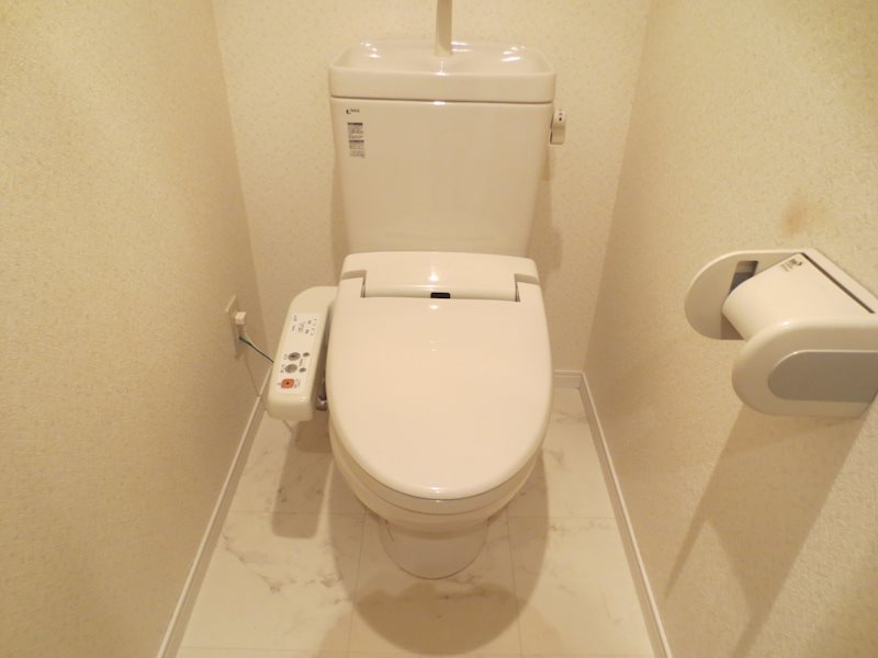トイレ　温水洗浄便座付き☆