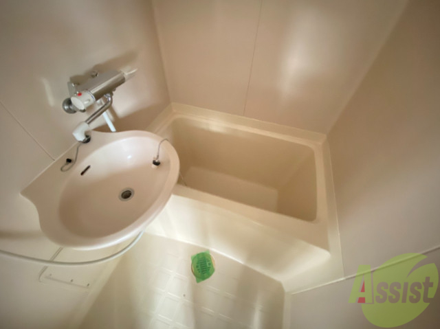 バス・シャワールーム　浴室は綺麗でゆったりとお過ごしいただけます。