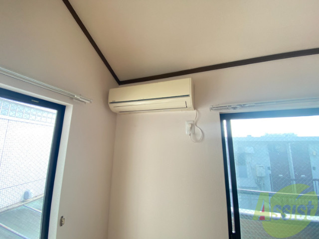 その他設備　リビングのエアコンで暑い日も寒い日も快適に過ごせます