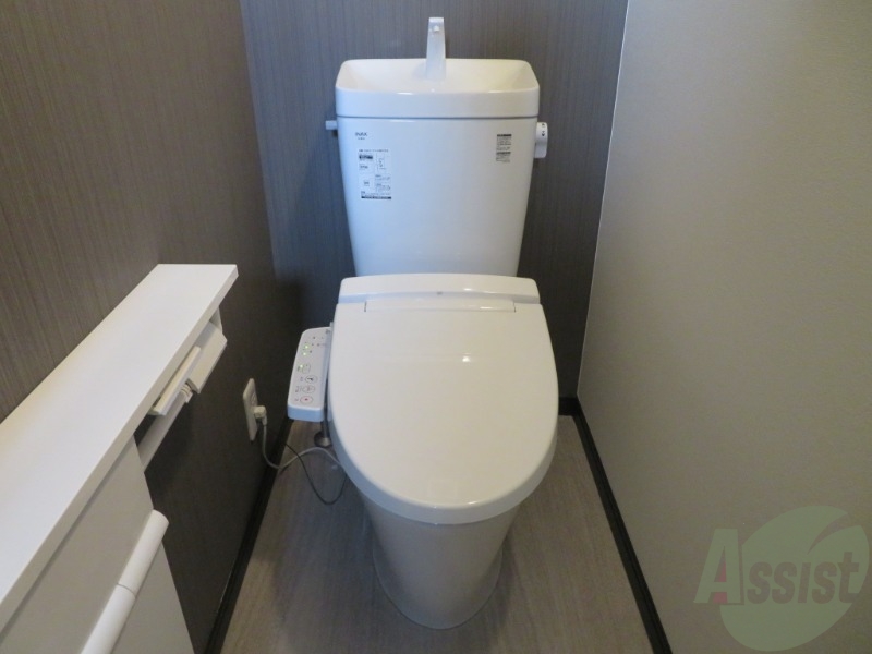 トイレ　ウォシュレット機能がついているので安心ですね。