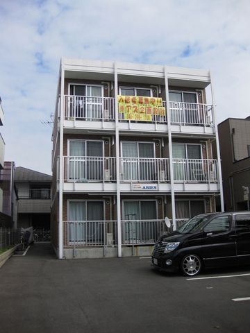 川口市戸塚東のマンションの建物外観